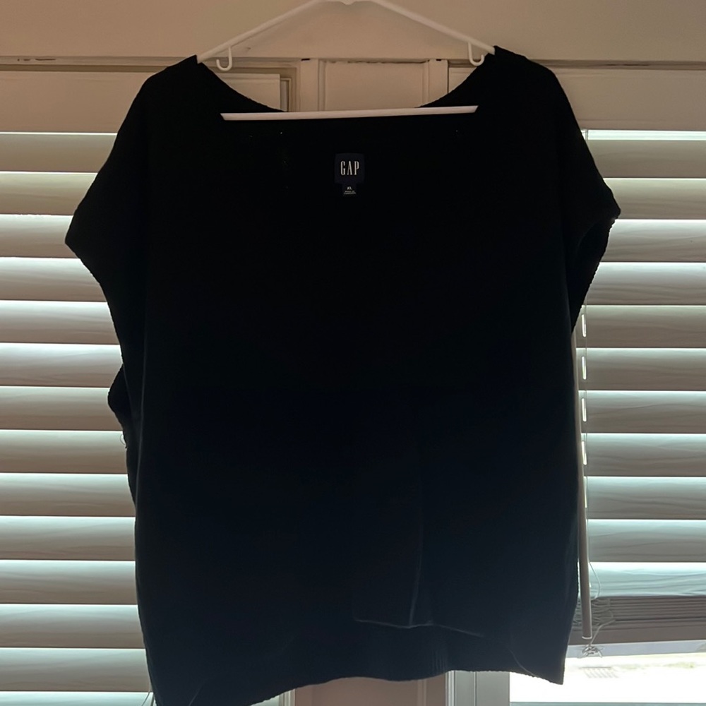 NWOT GAP black sweater vest